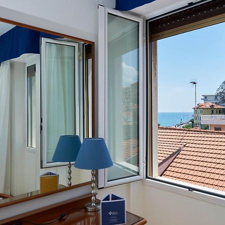 Hotel Croce Di Malta Imperia Zimmer foto